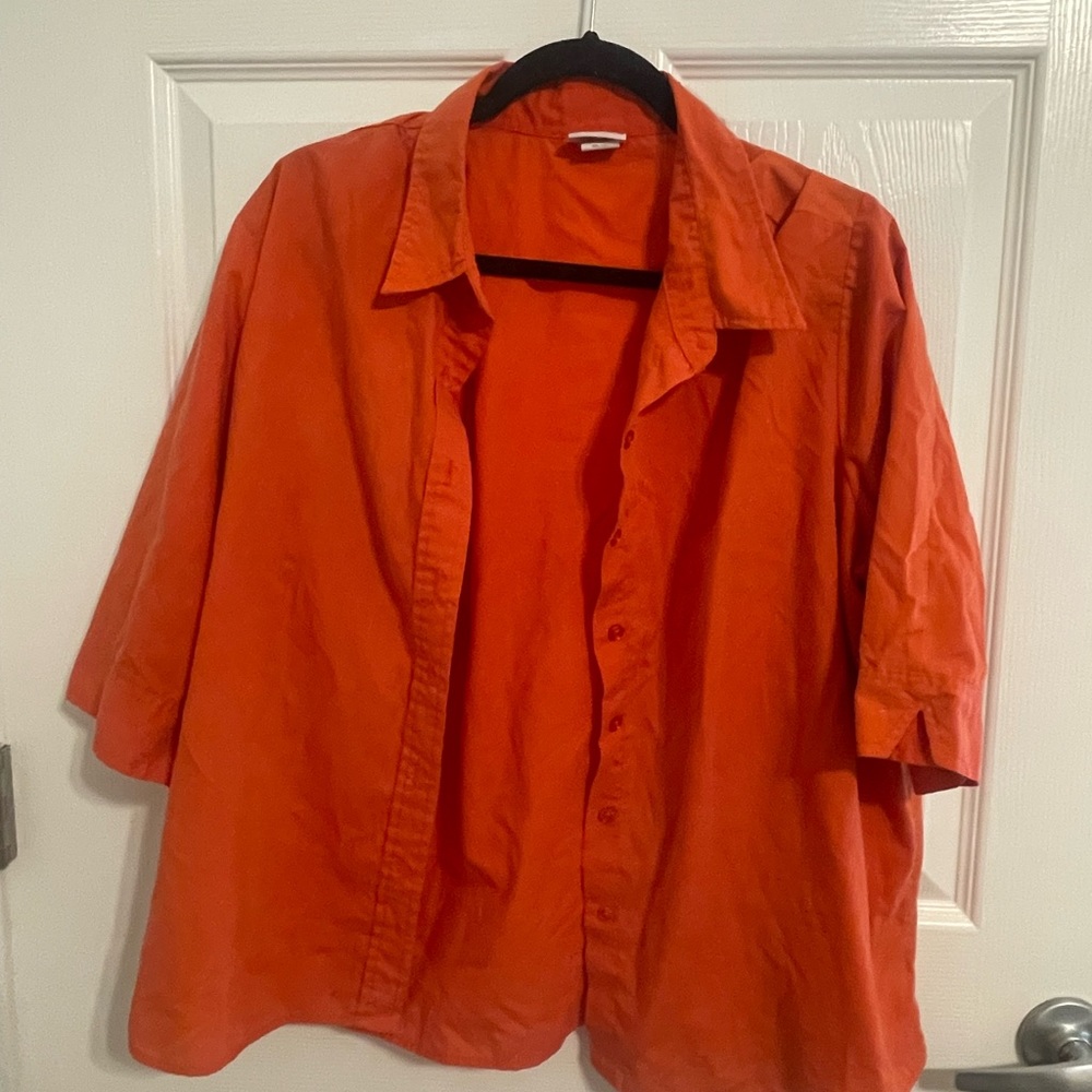 Orange button up
Brand: American sweetheart
Size: PXL fits like a medium